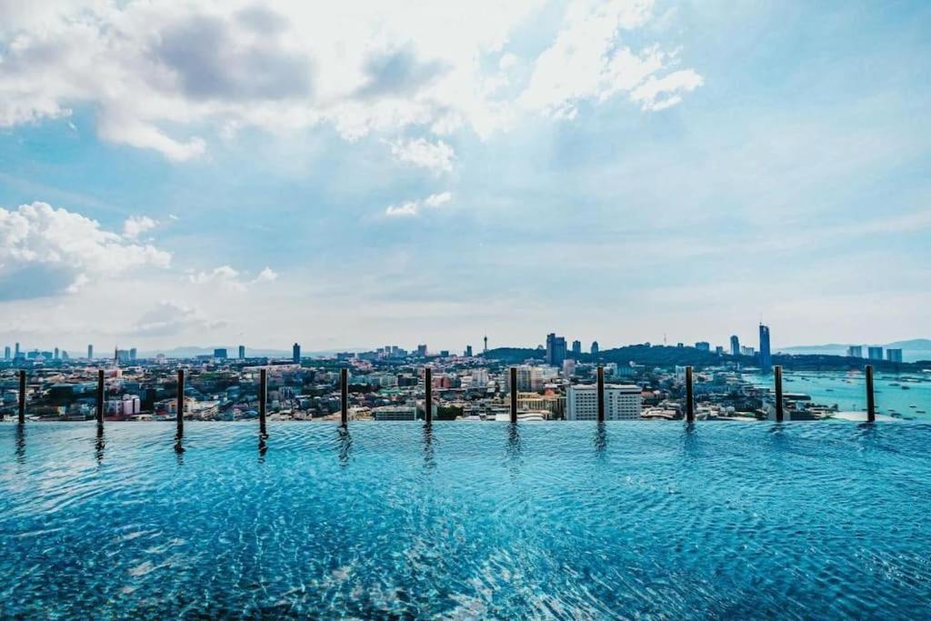 Sea View 2 Bed At Great Location Appartement Pattaya